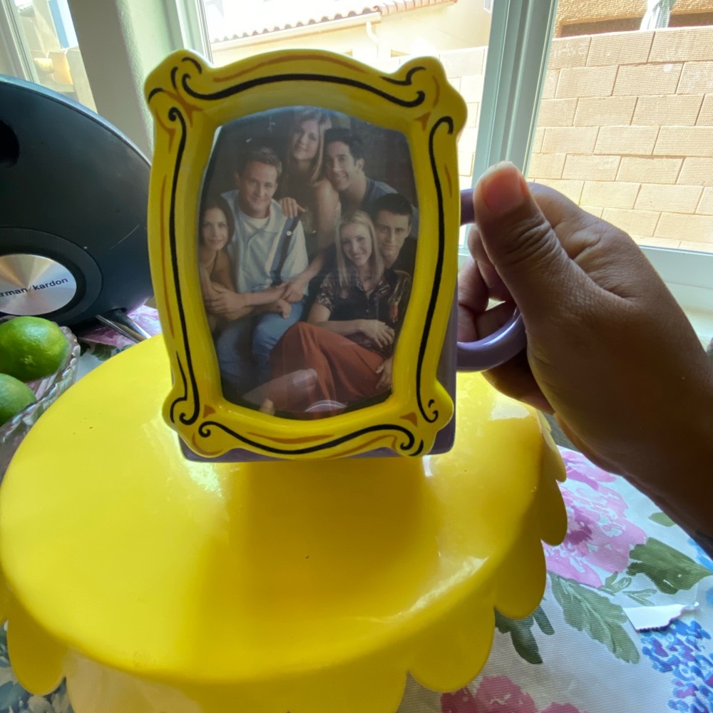 FRIENDS YELLOW FRAME MUG